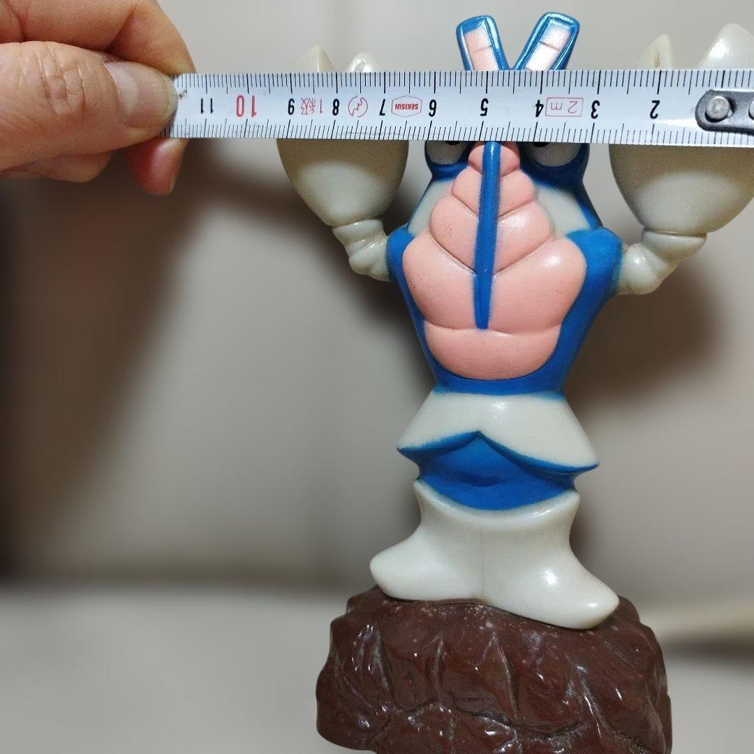 【レトロ】【バルタン星人】 台座付きフィギュア　腕が動きます　円谷プロ