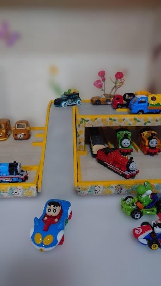 トミカ木製手作り駐車場（ビッグイエロ－）BY02