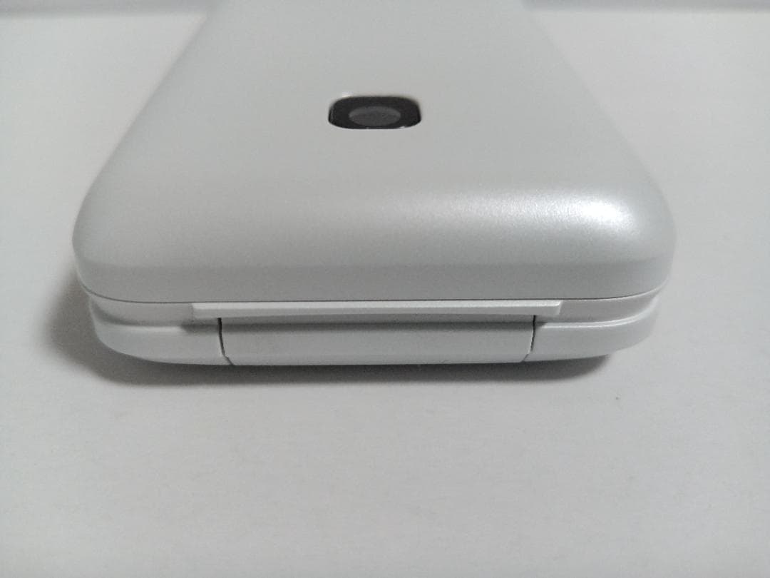 ☆ au GRATINA KYF42 ホワイト SIMロック解除済み