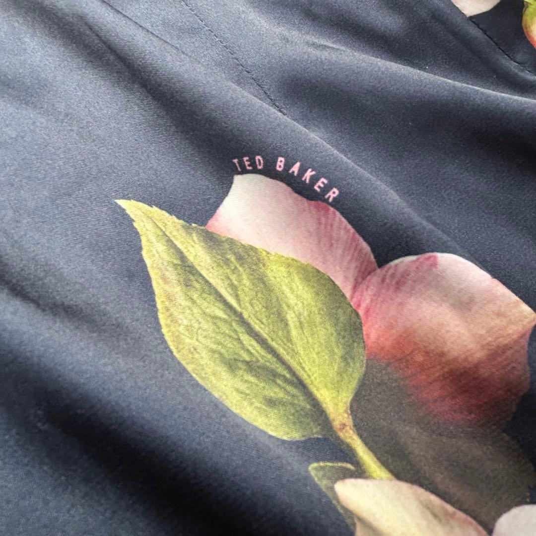 【TED BAKER】美品 ベルテッドコート 花柄 黒 テッドベイカー Aライン