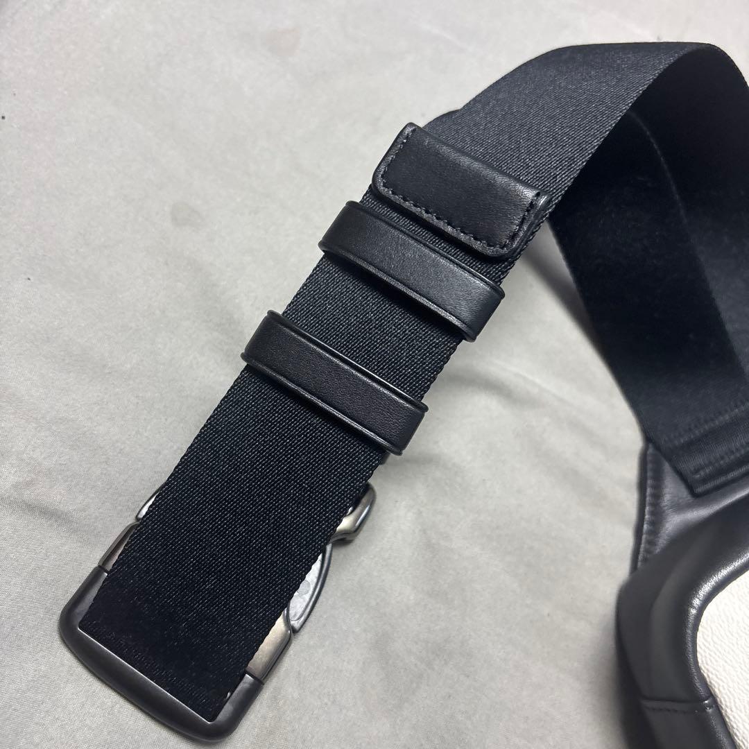 COACH ボディバッグ ホワイト・ブラック