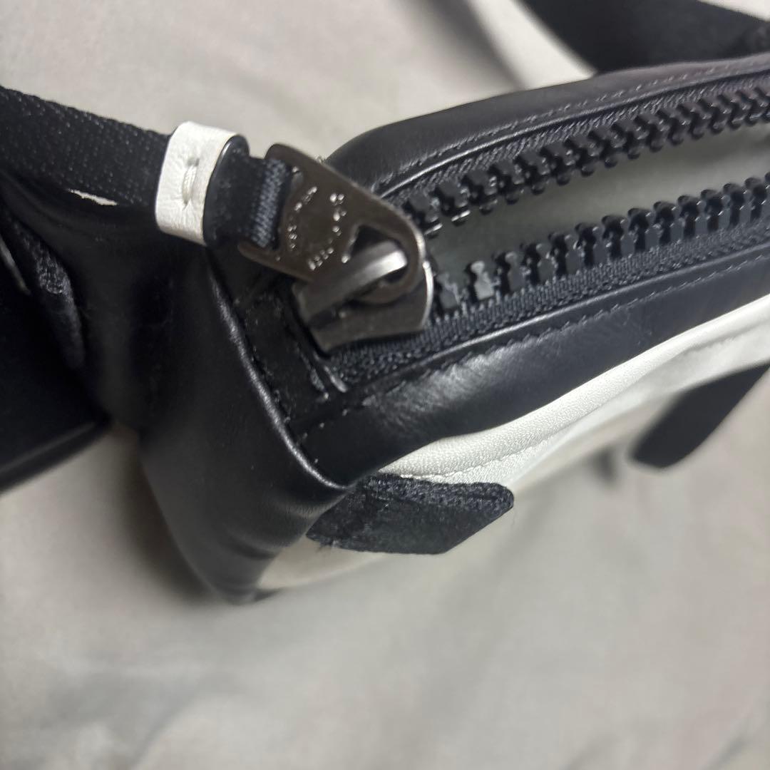 COACH ボディバッグ ホワイト・ブラック