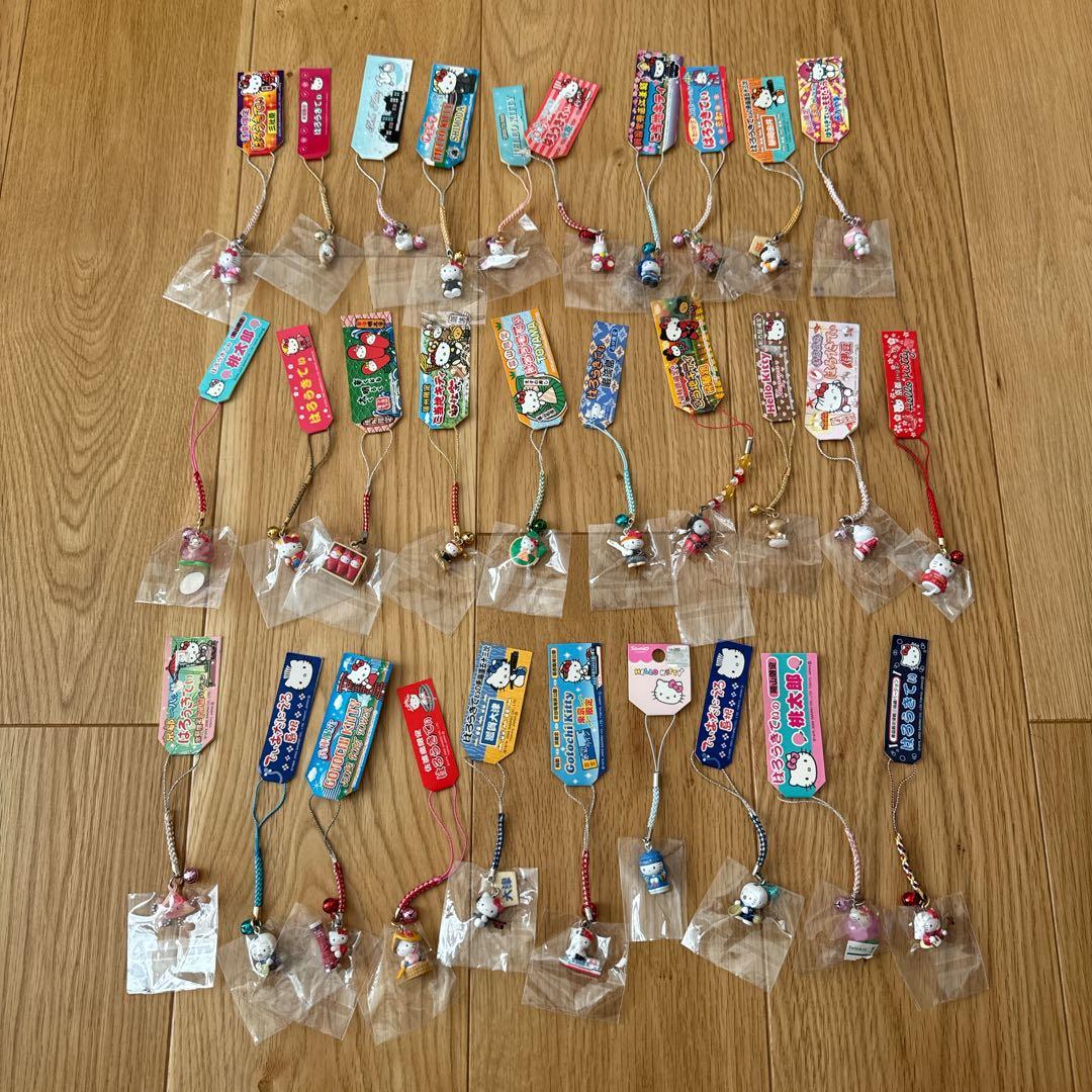 ハローキティ　ご当地キティ　ストラップ　557個おまとめ セット売り　根付け