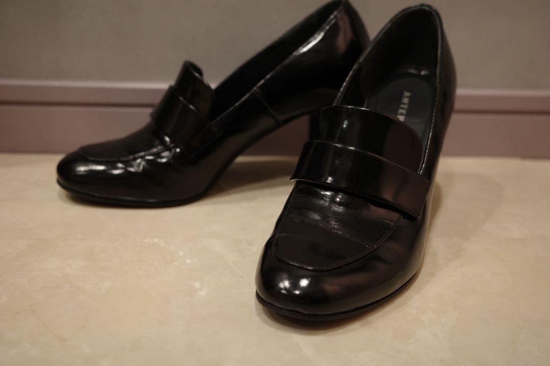 本革 エナメル ローファー ヒール 黒 ブラック 歩きやすい 万能 美品