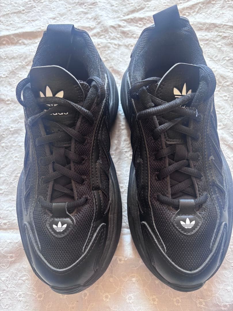 adidas オズガイア　ブラック スニーカー　23cm