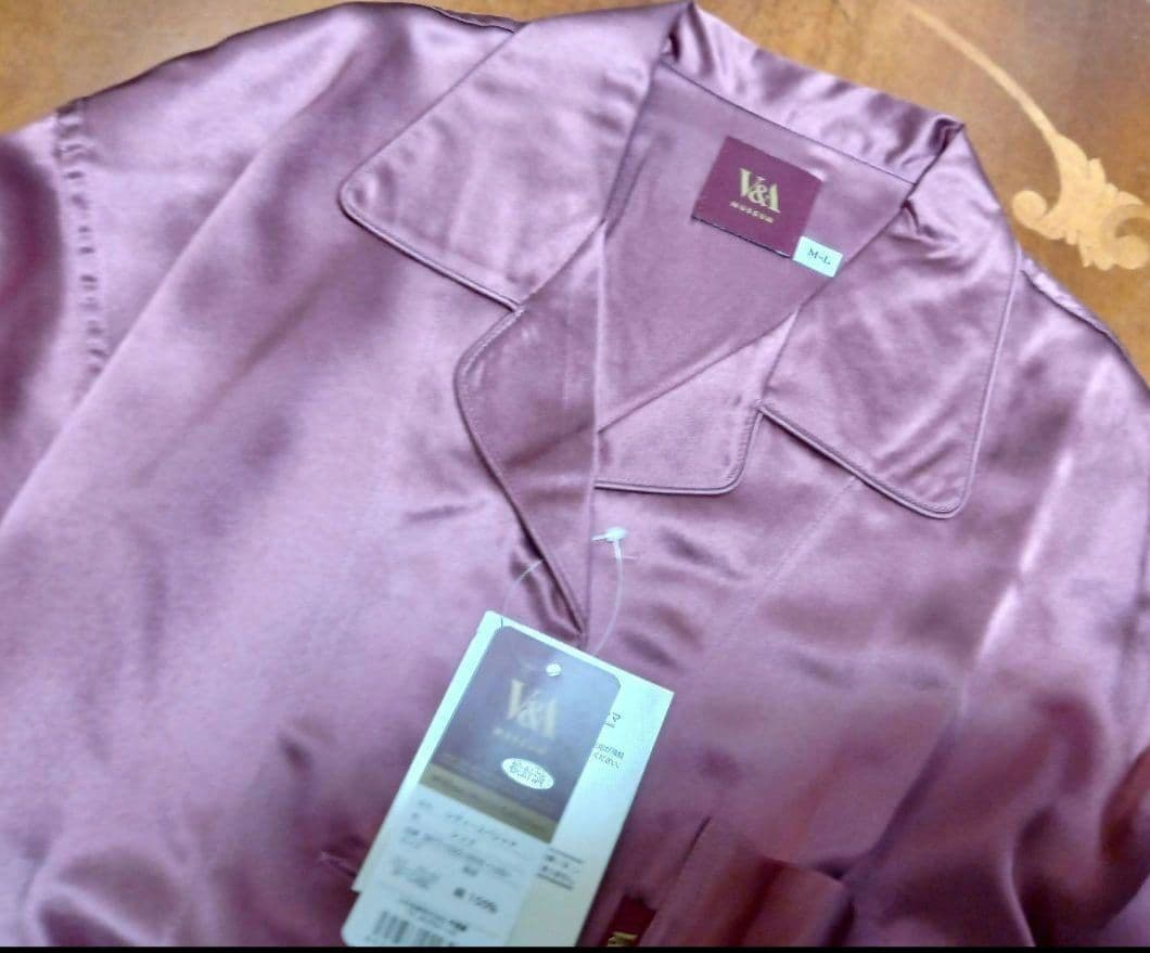 ◎新品未使用タグ付き　補強テープ付き　シルクパジャマ　V＆A　小杉　絹✨silk