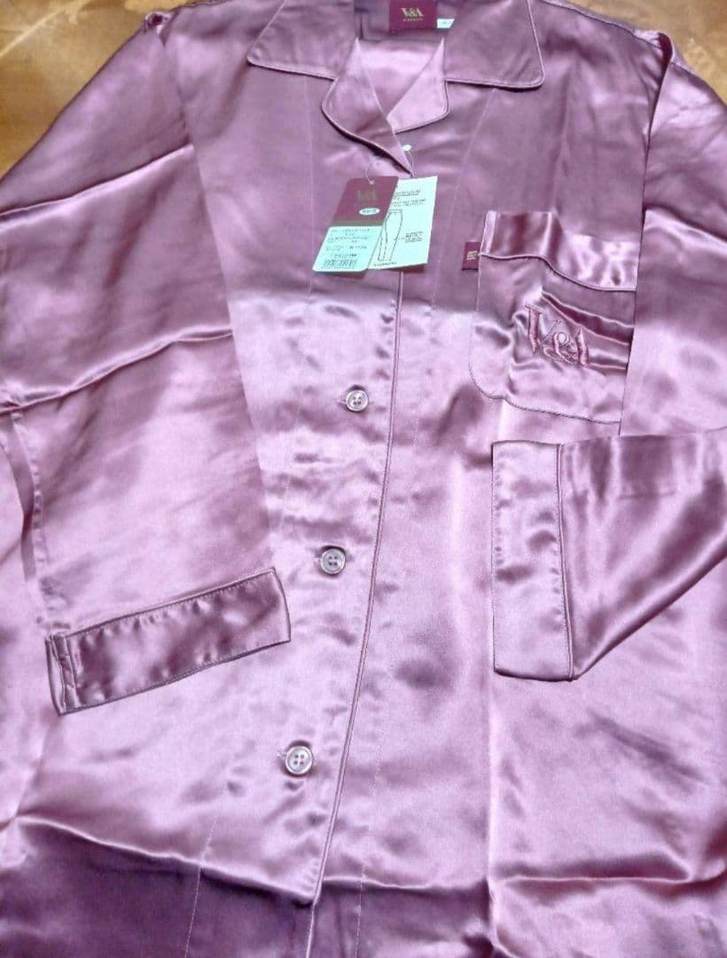 ◎新品未使用タグ付き　補強テープ付き　シルクパジャマ　V＆A　小杉　絹✨silk