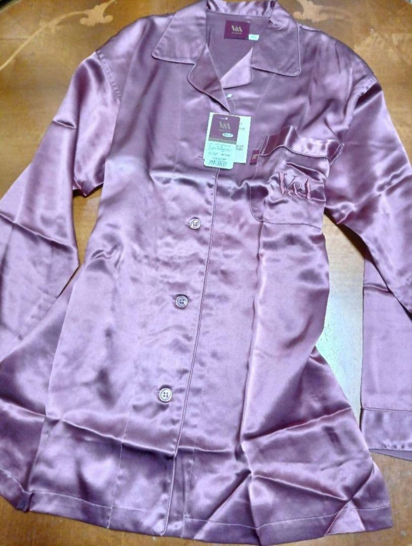 ◎新品未使用タグ付き　補強テープ付き　シルクパジャマ　V＆A　小杉　絹✨silk