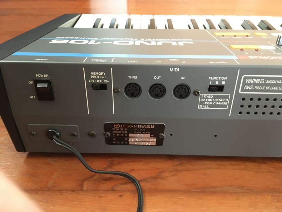 鍵盤楽器 Roland JUNO 106