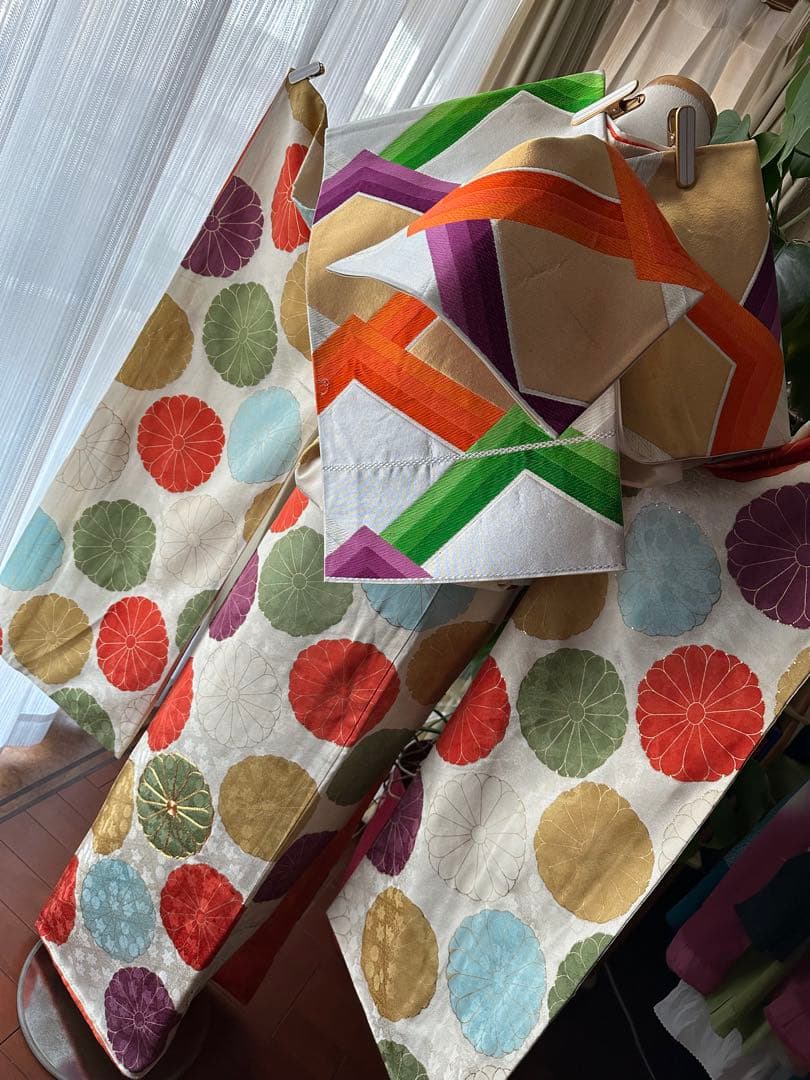 振袖フルセット クリームホワイト×マルチカラードット菊紋 金駒刺繍