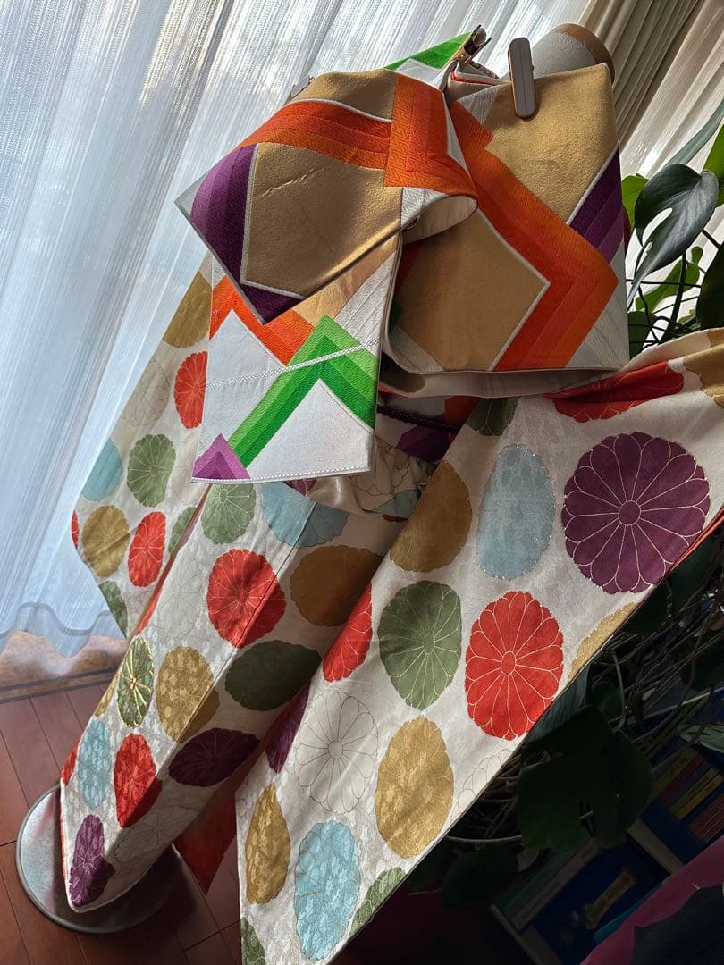 振袖フルセット クリームホワイト×マルチカラードット菊紋 金駒刺繍