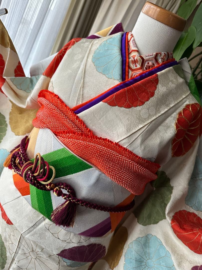 振袖フルセット クリームホワイト×マルチカラードット菊紋 金駒刺繍