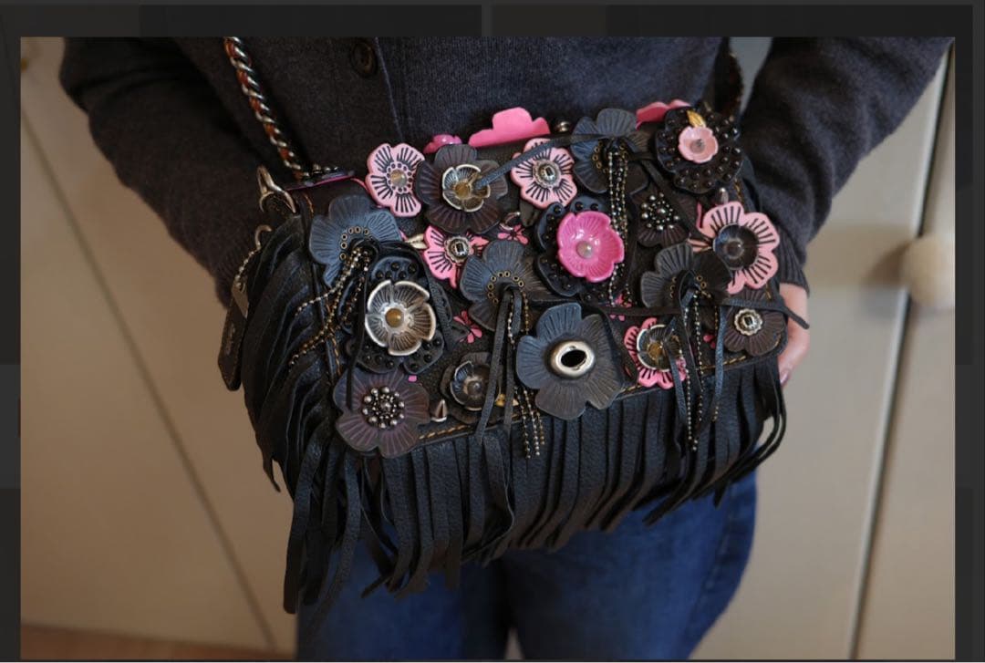 超美品COACH コーチ￼ パーティー、クラッチバッグ 黒花