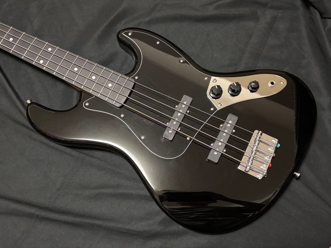 Eris. Cielito エレキベース ニュームーンブラック