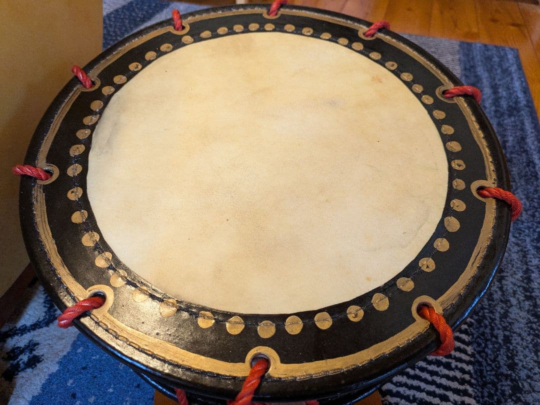 沖縄島太鼓セット 平太鼓締め太鼓台バチ付き ステージ沖縄民謡ライブなど