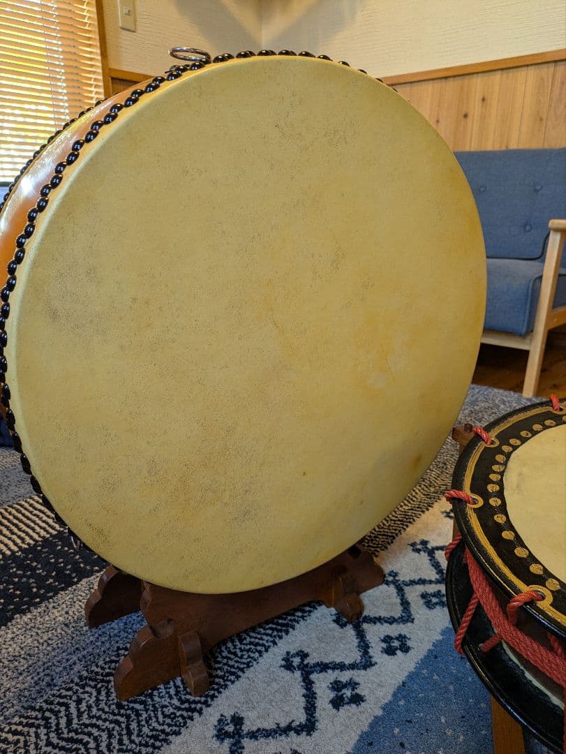 沖縄島太鼓セット 平太鼓締め太鼓台バチ付き ステージ沖縄民謡ライブなど