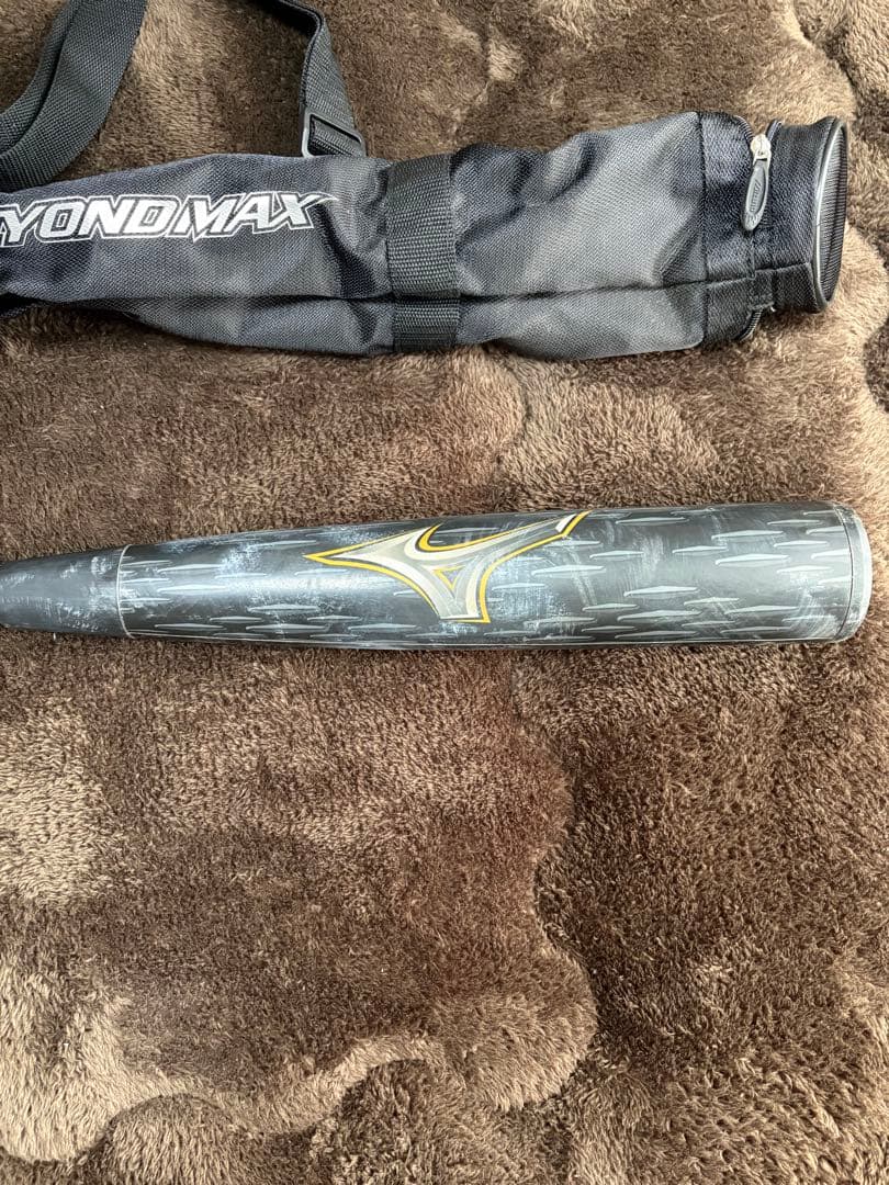 ミズノ ビヨンドマックスレガシーメタル84cm 740g バットケース付き