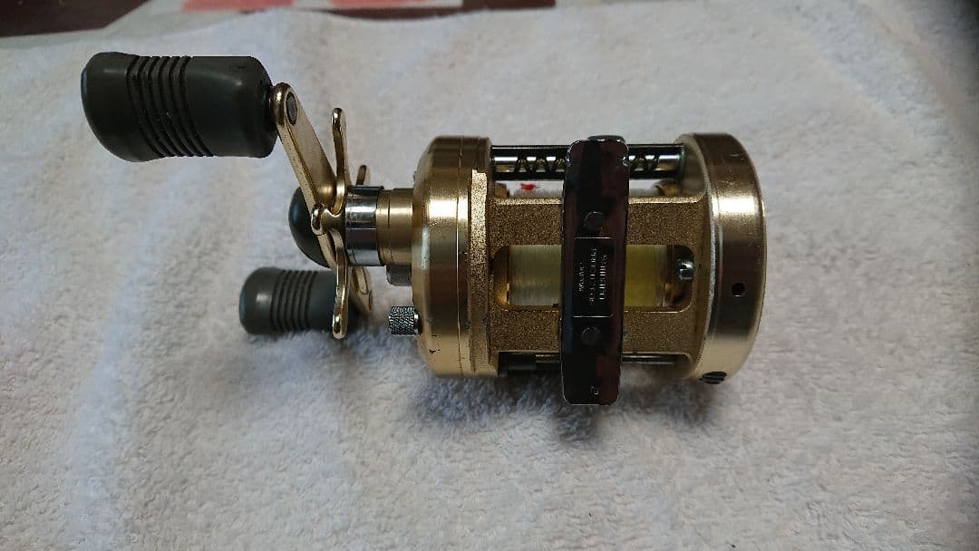 yasunakaシマノ　ベイトリール　カルカッタ400