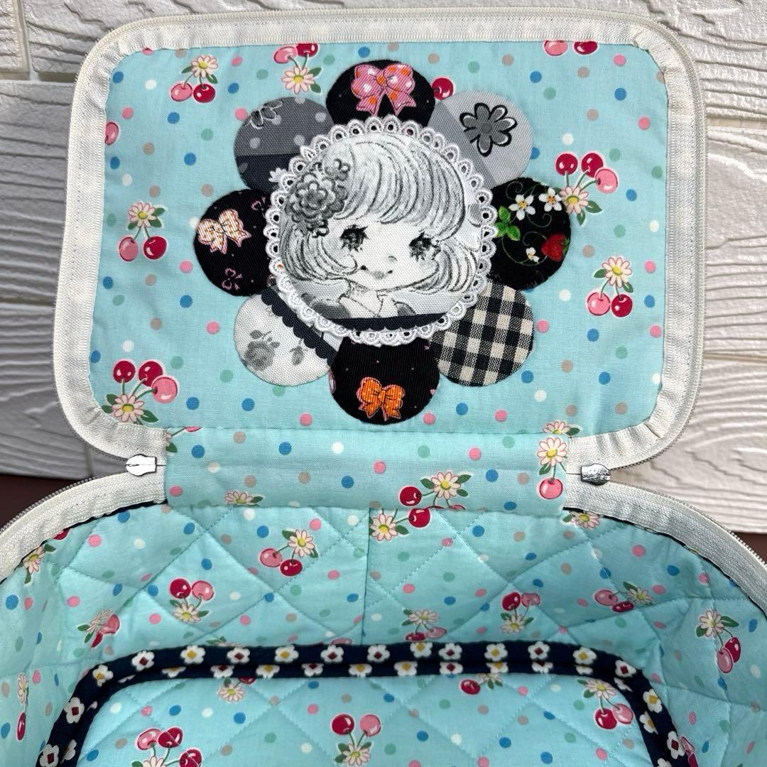 ウサギ様・バニティーポーチ