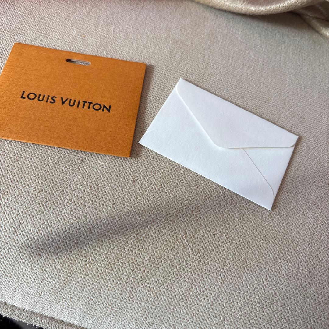 ルイヴィトン　モノグラムスカーフ ピンク　新品　プレゼントに　紙袋箱リボンカード