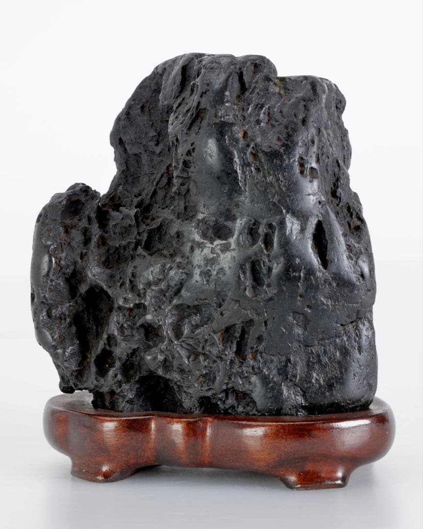 姫川産 黒石 銘石 鑑賞石 1.3kg 台座付 水石 自然石 原石 盆石 景石