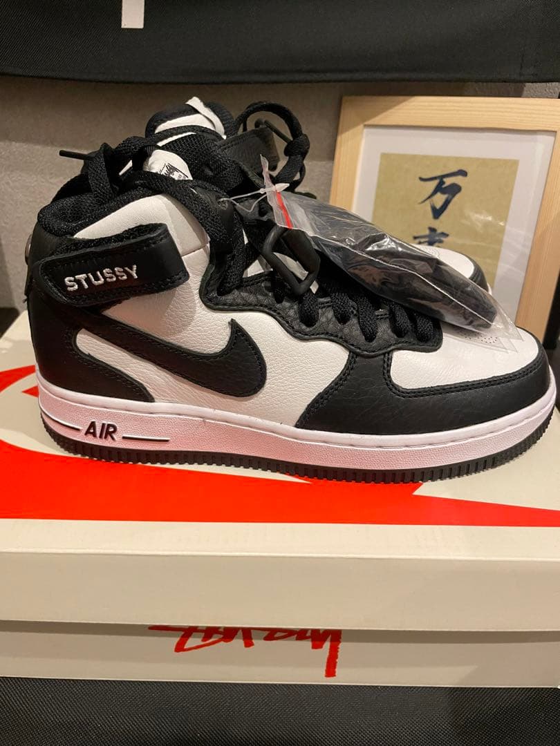 ステューシー × ナイキ エアフォース1 ミッド ブラック アンド ライトボーン