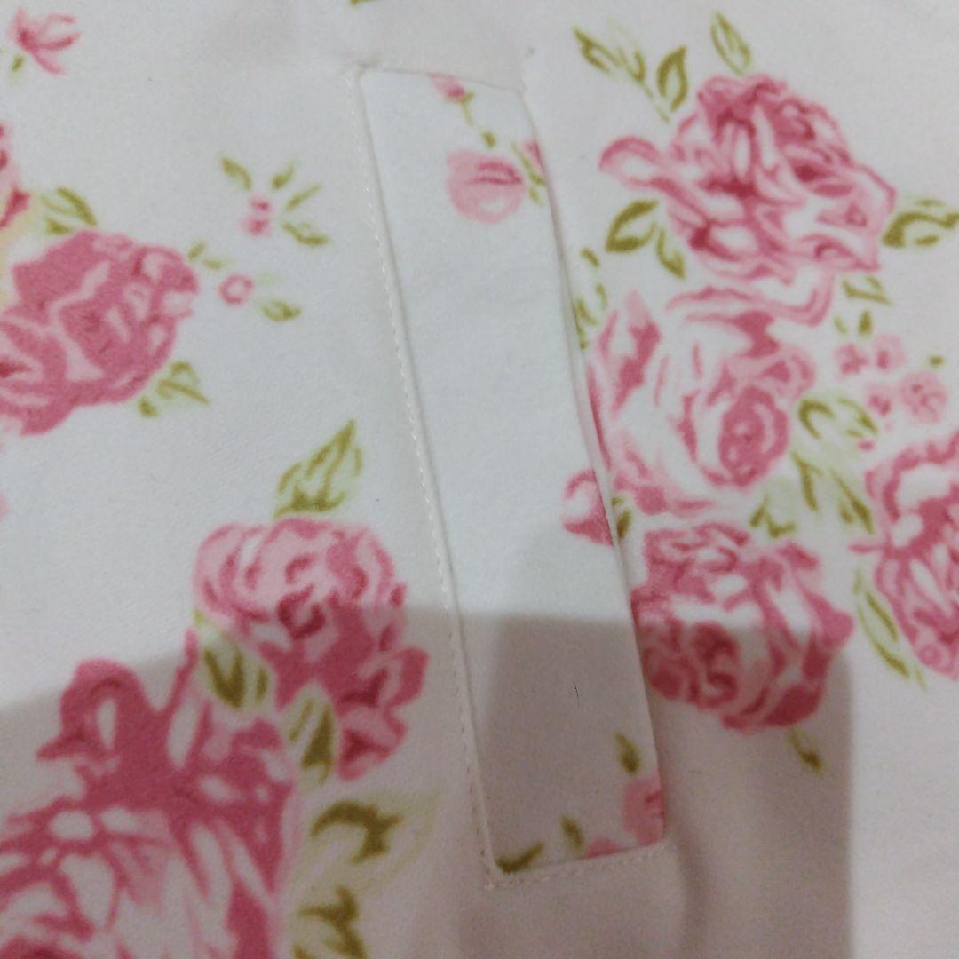 新品タグ付き　LIZLISA　リズリサ 花柄ホワイト ケープ リボン ポンチョ