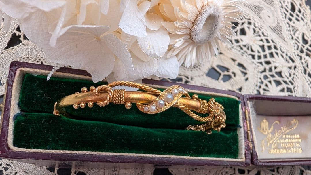 イギリスアンティークパールのバングルエトルスカンリバイバル15金