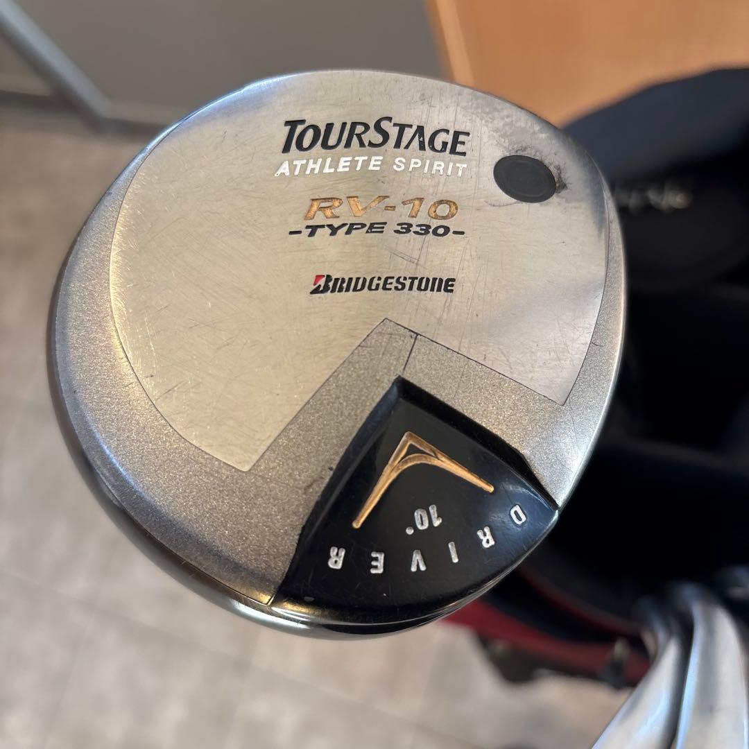 ゴルフクラブ一式（計13本）＋キャディバッグ＋小物のフルセットです。