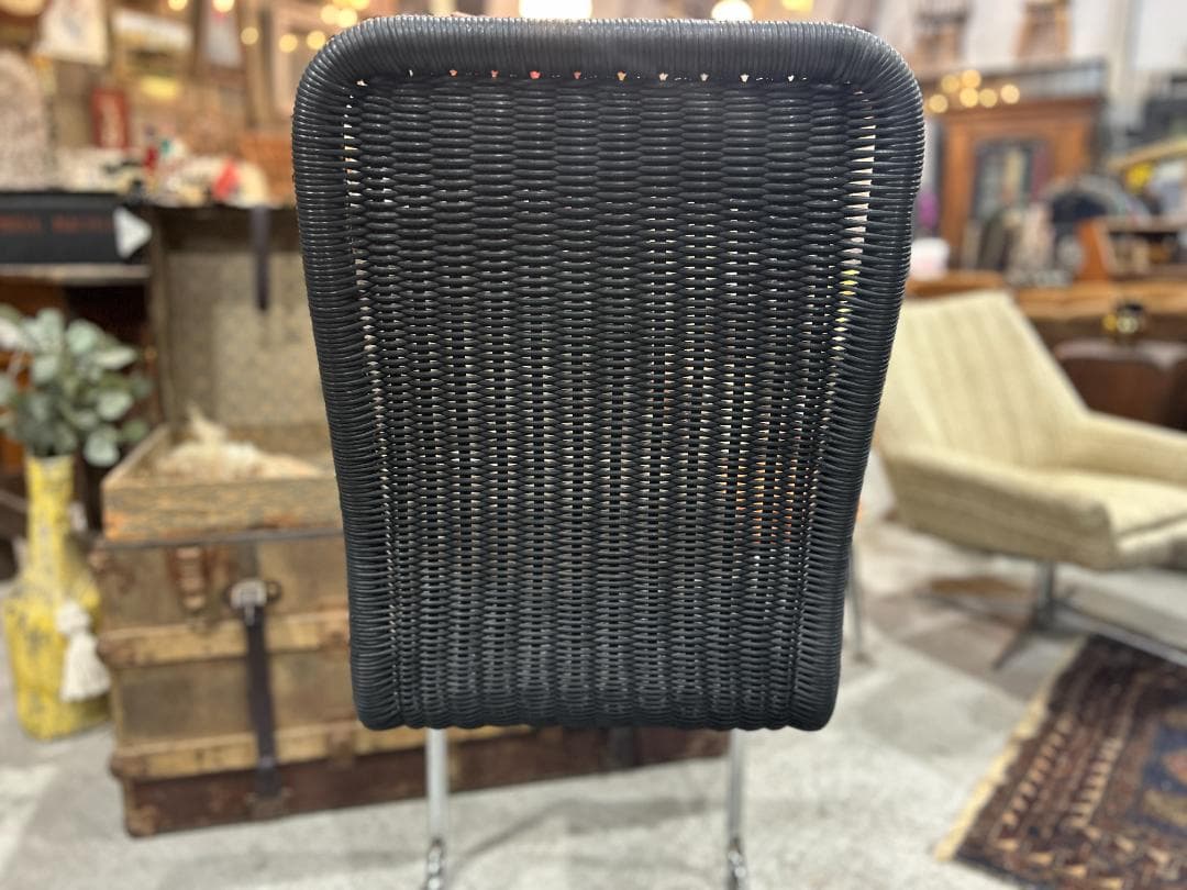 【美品】ダイニングチェア①　キャンチレバー　籠 ラタン　黒　ブラック