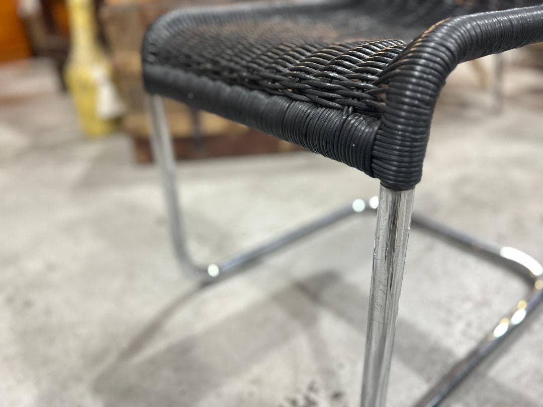 【美品】ダイニングチェア①　キャンチレバー　籠 ラタン　黒　ブラック