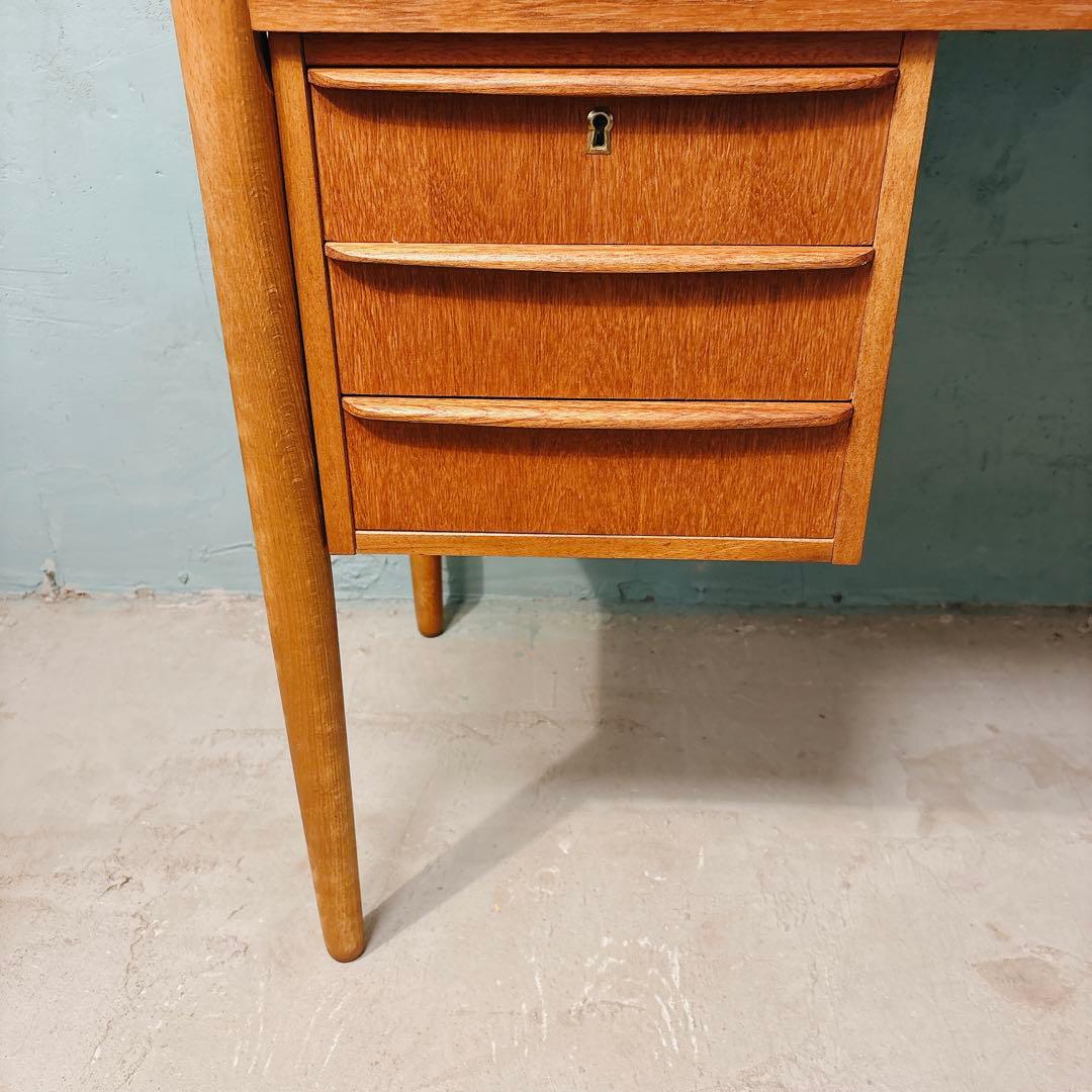 デンマーク　チーク材　デスク　北欧家具　北欧ビンテージ