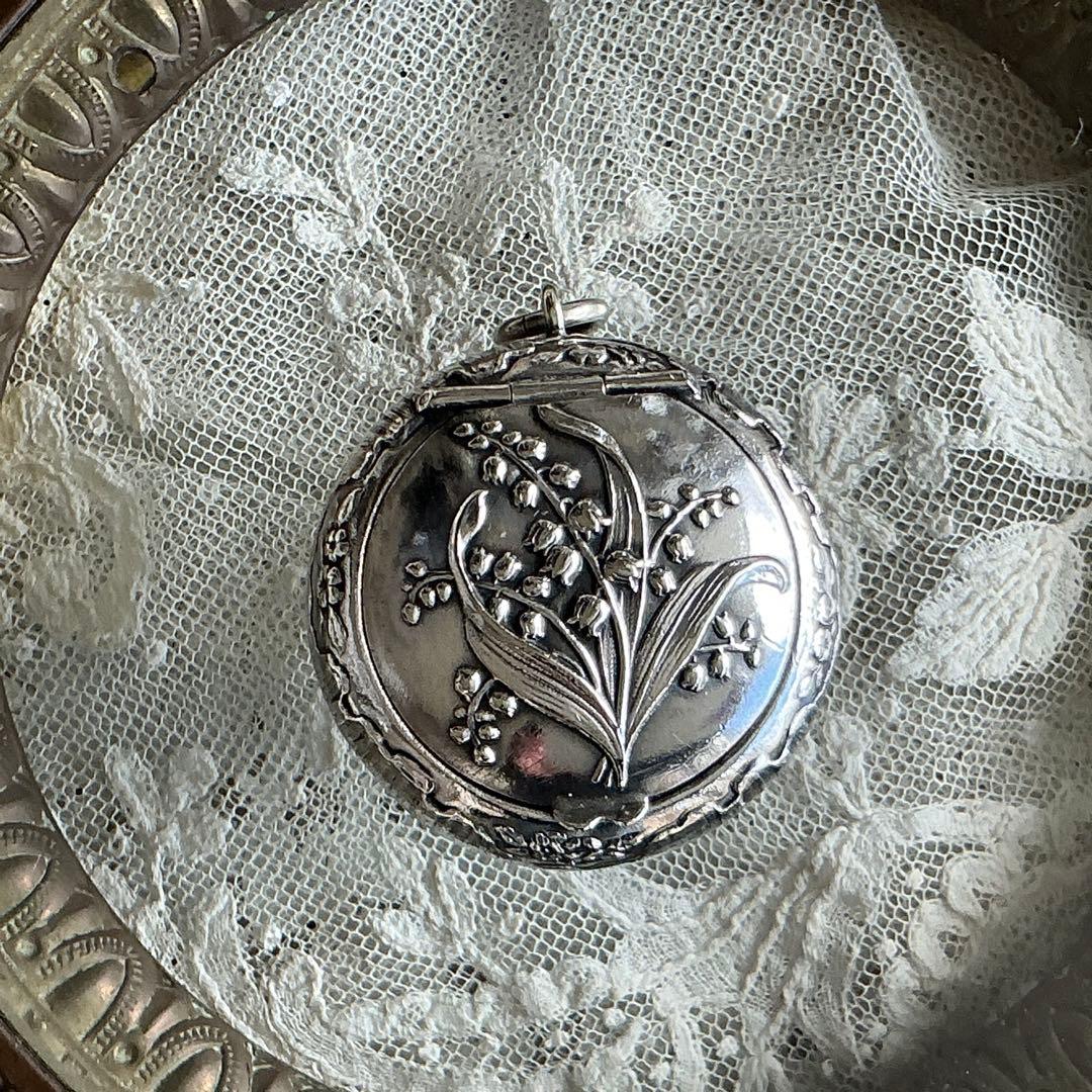 【C】フランスアンティーク　すずらん　ピルケース　シルバープレート