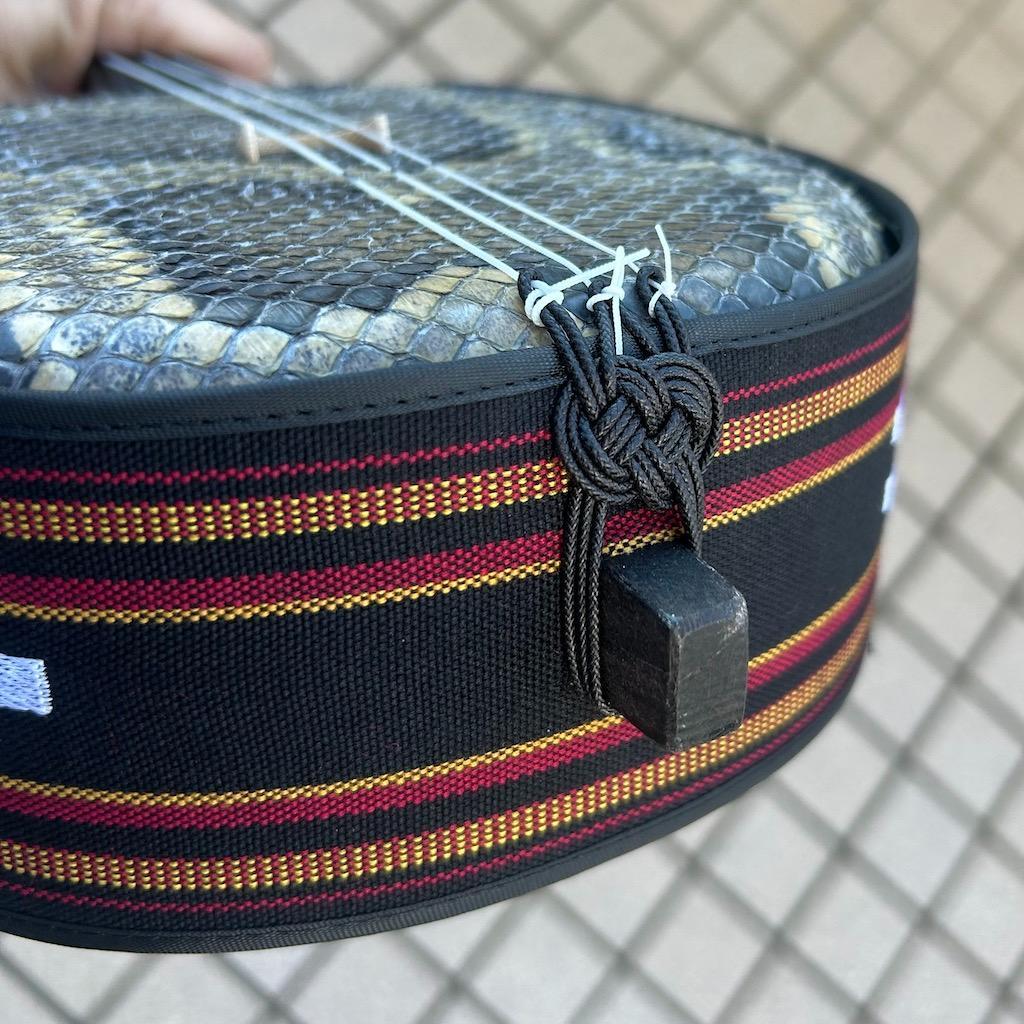 沖縄 三線 カミゲン カモの口 ユナー 黒木 本皮一枚張り 伝統工芸士