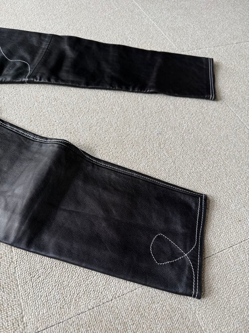 Moschino モスキーノ　レディースハート刺繍入りブラックレザーパンツ