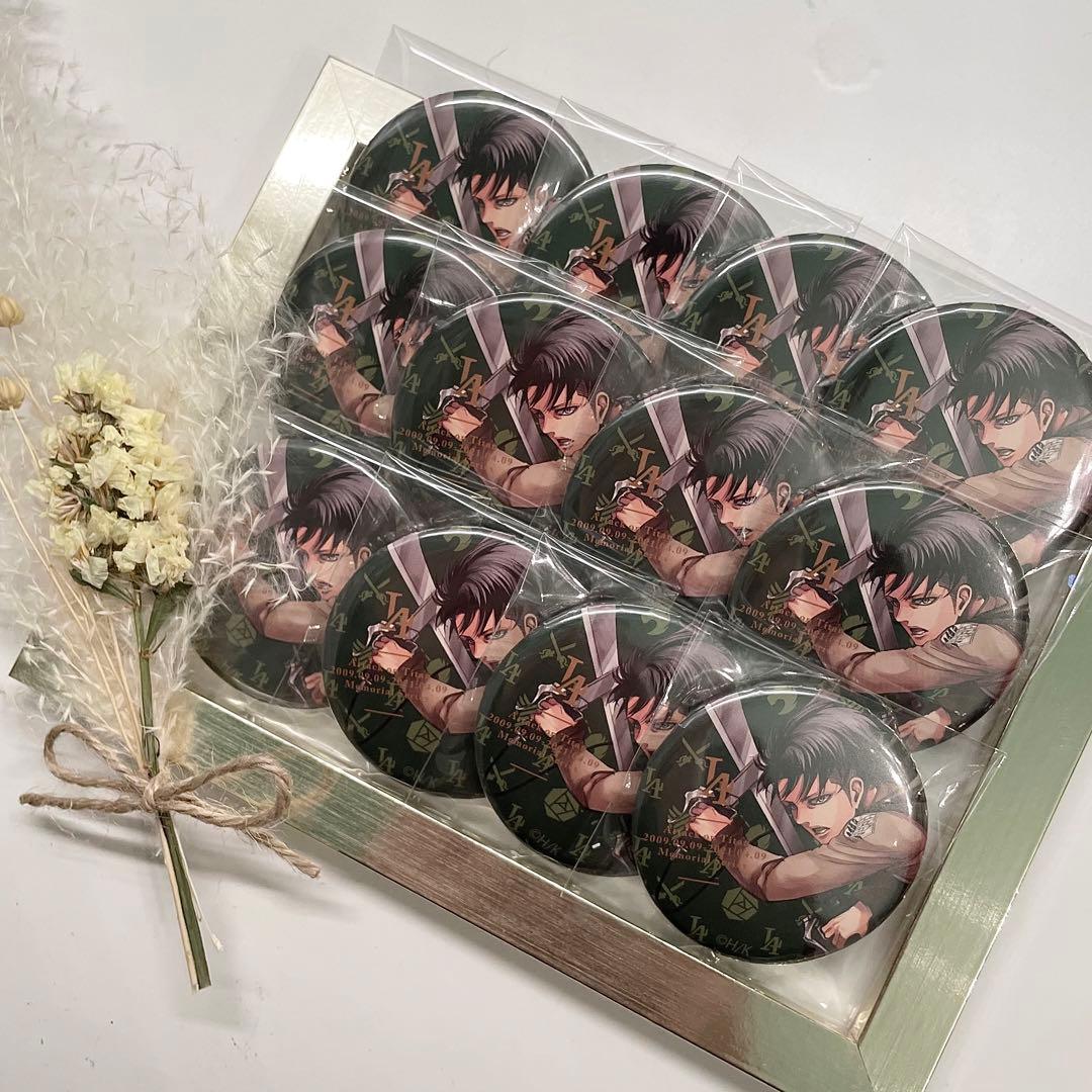 進撃の巨人　リヴァイ　痛バッグ　缶バッジ anique オンライン展示会