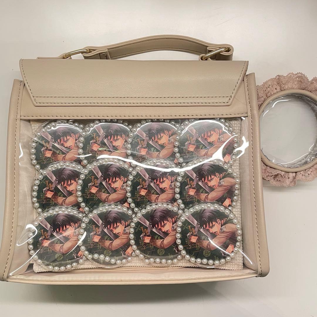 進撃の巨人　リヴァイ　痛バッグ　缶バッジ anique オンライン展示会