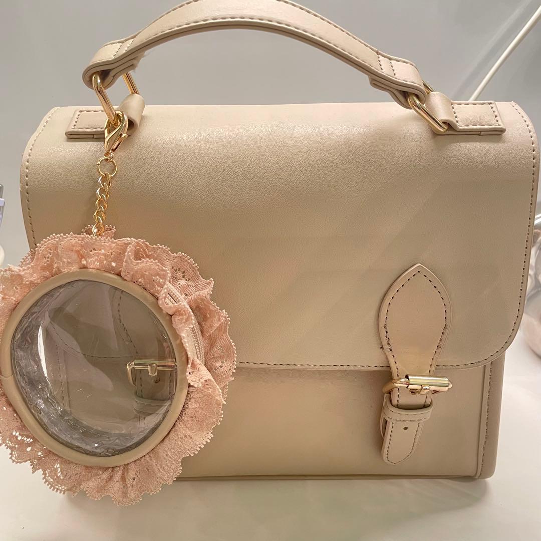 進撃の巨人　リヴァイ　痛バッグ　缶バッジ anique オンライン展示会