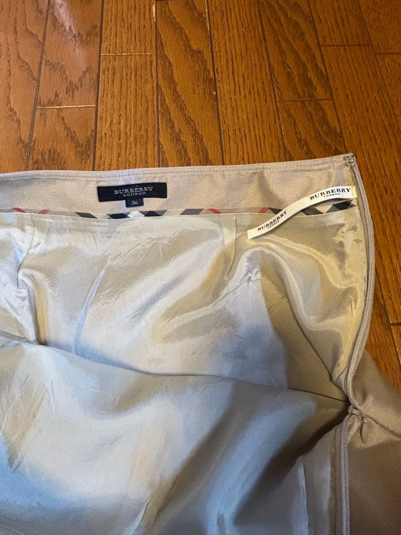 新品　タグ付　バーバリーロンドン　プリーツスカート　2枚セット　1枚は2使用のみ