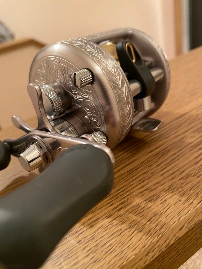 05シマノ　カルカッタ　彫刻