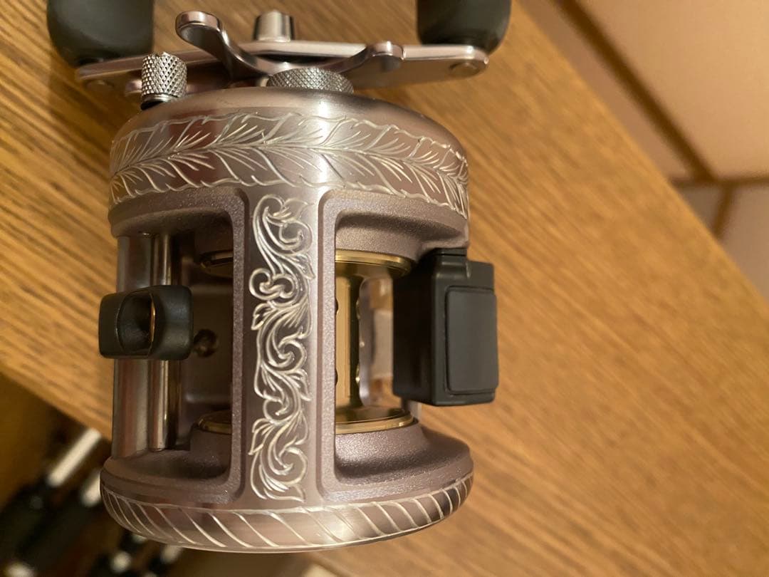 05シマノ　カルカッタ　彫刻