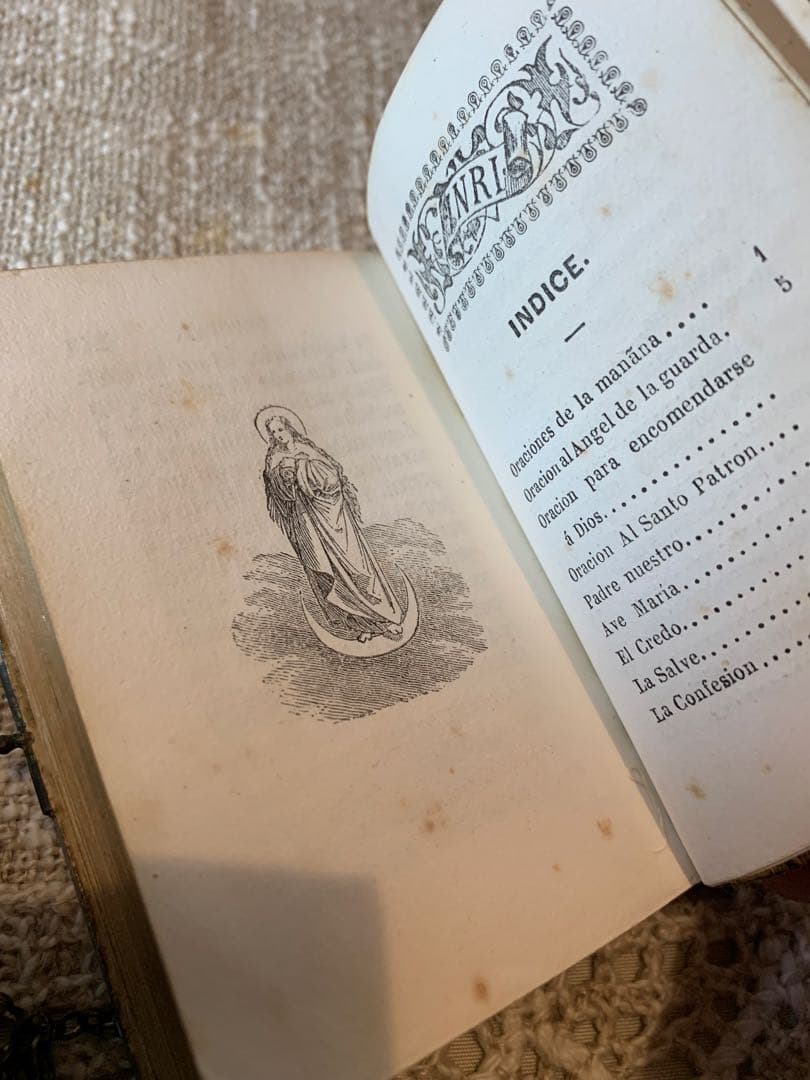 フランス製　アンティーク　レアな鞄型の手で持つ聖書！周りが貝細工で見事です！