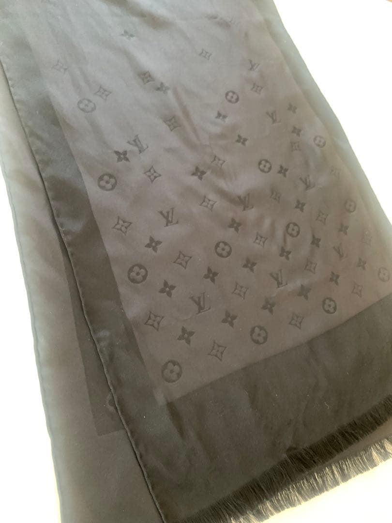 LOUIS VUITTON シルク100% スカーフ　黒