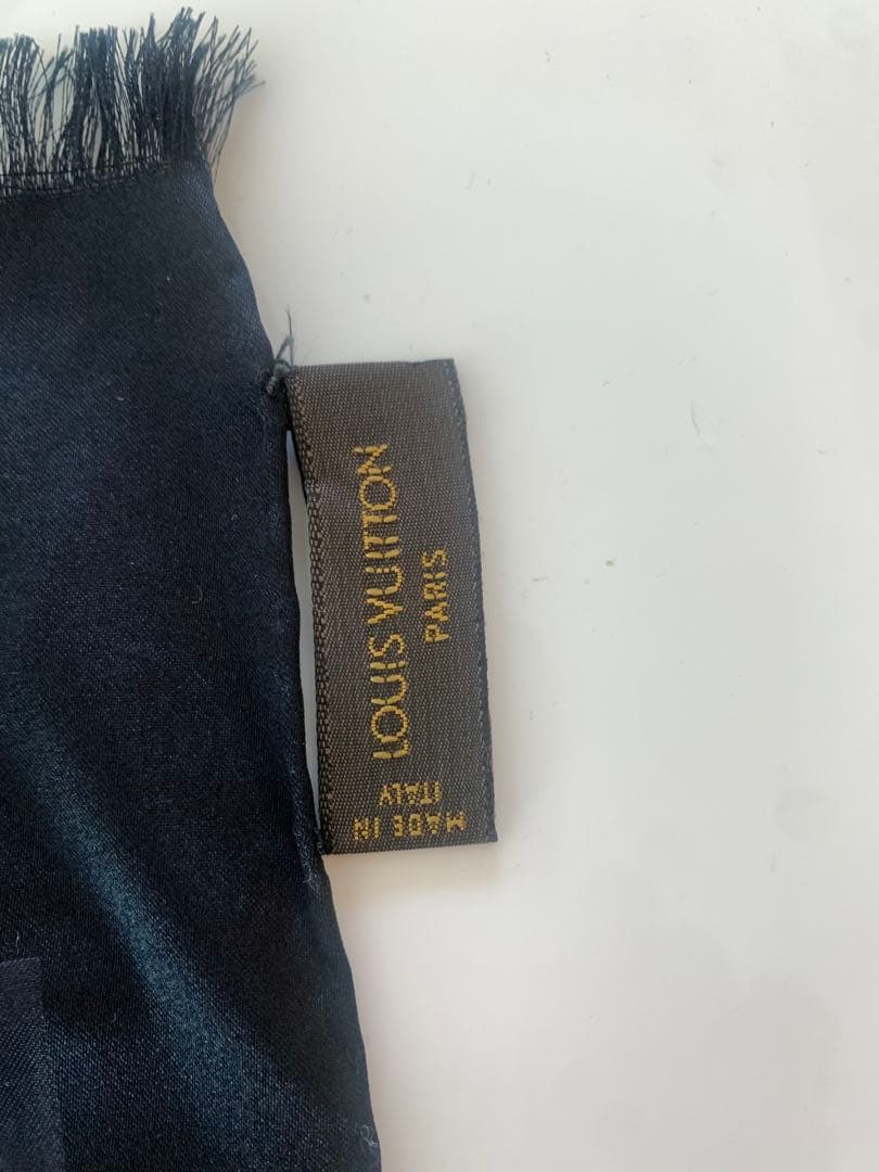 LOUIS VUITTON シルク100% スカーフ　黒