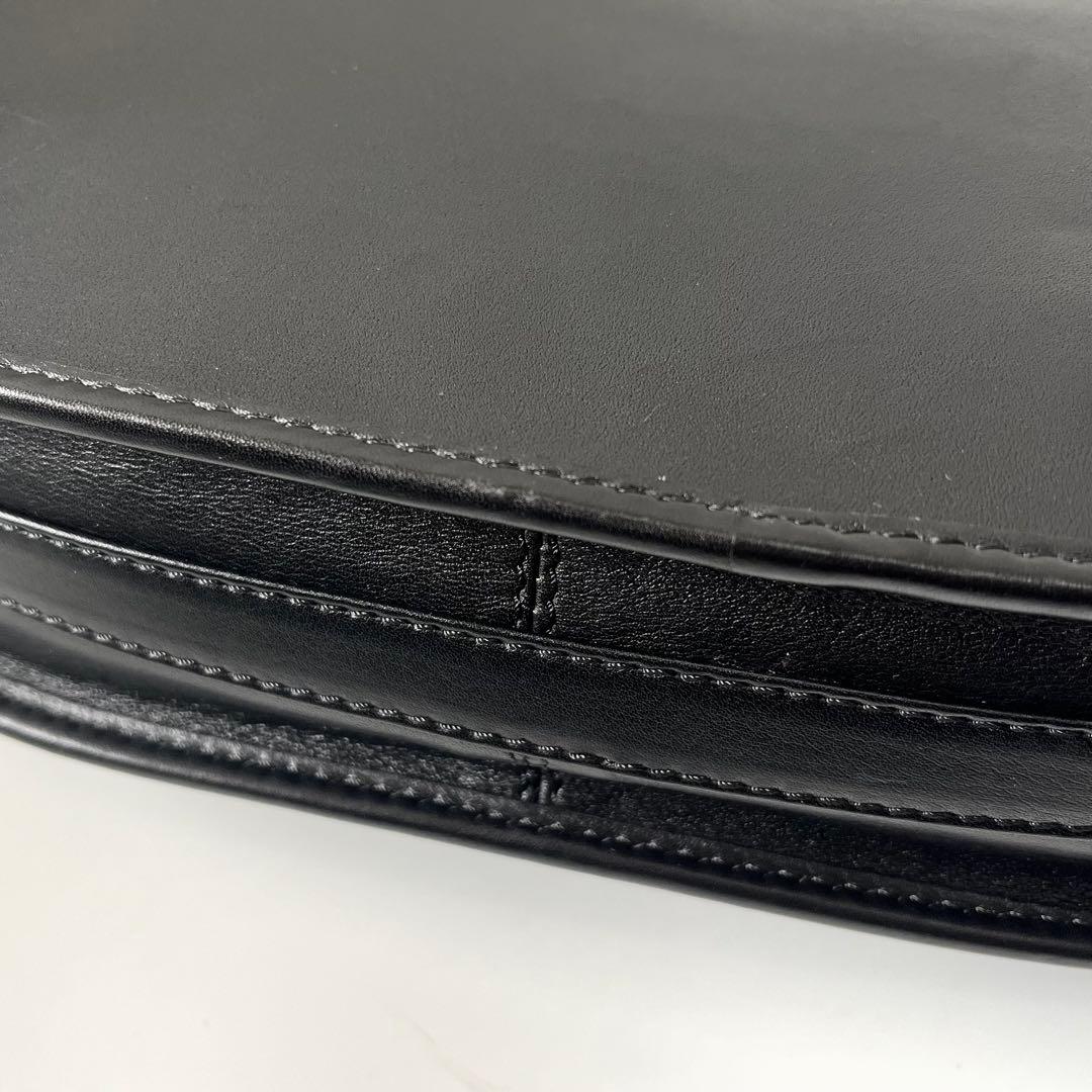 セリーヌ　ショルダーバッグ　ガンチーニ　レザー　ブラック　斜め掛け　イタリア製