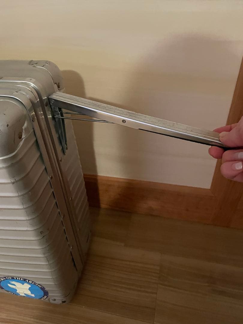 貴重！リモワ×プラダコラボ シルバー アルミキャリーケース