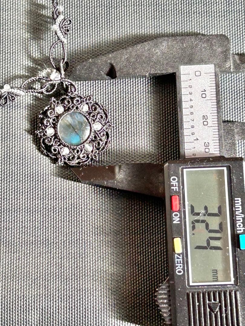 ルビーと水晶のマクラメネックレス/ラブラドライトと水晶のマクラメネックレス