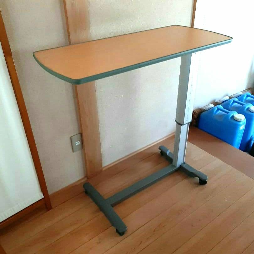 パラマウントベッド 木目調ベッドサイドテーブル 油圧式 介護 高さ調整　定価７万