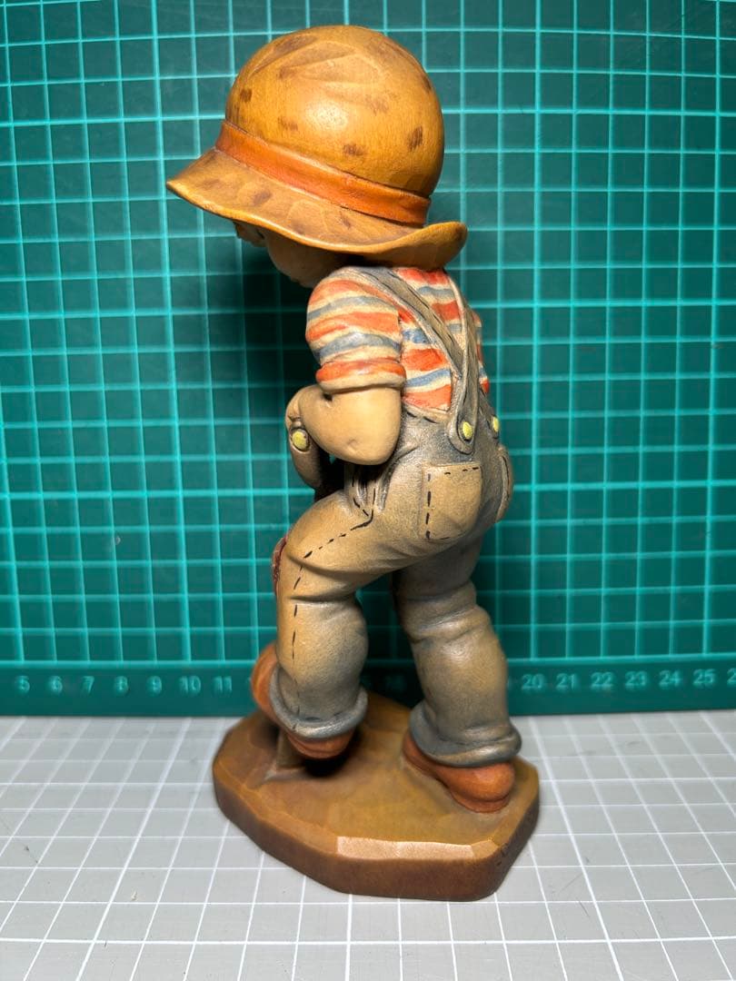 アンリ　ANRI 木彫　小さな庭師