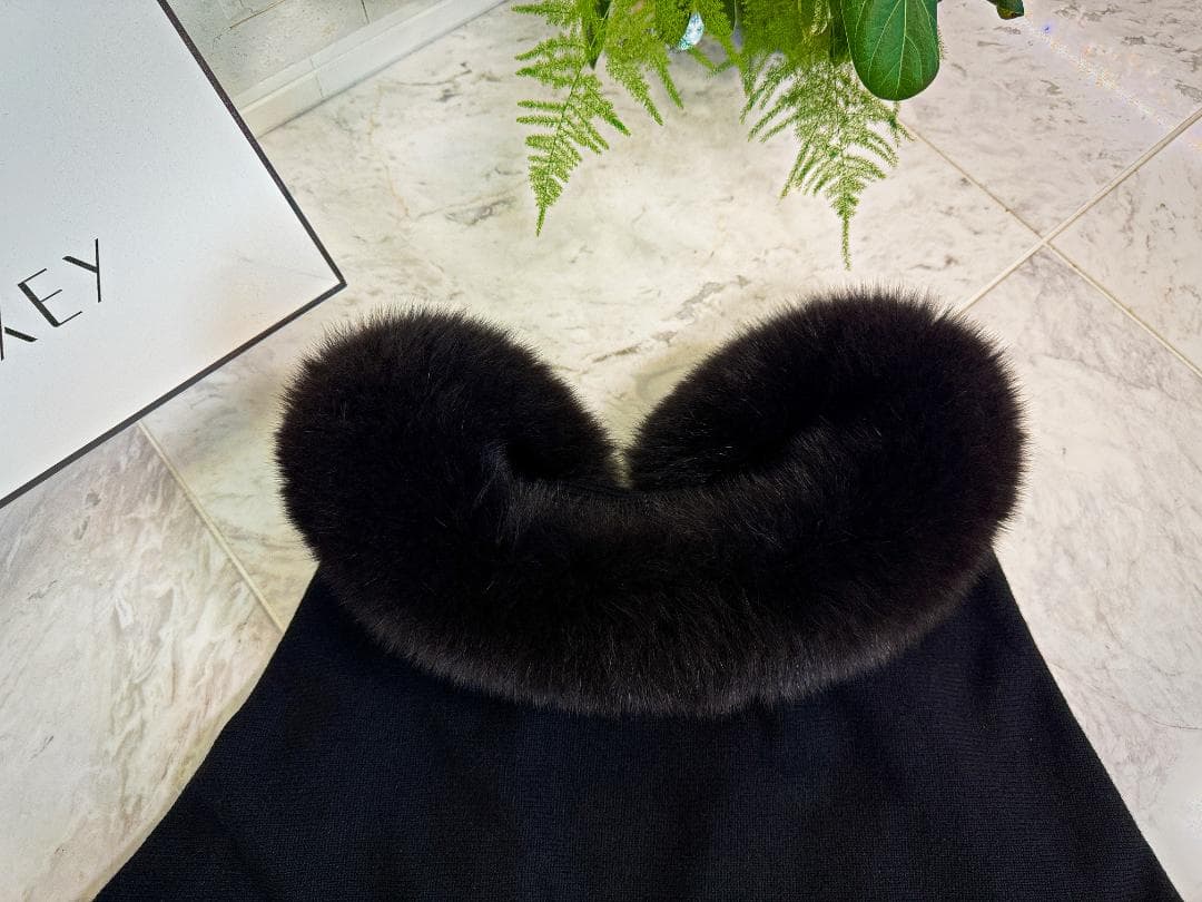 美品★FOXEYフォクシー カシミヤケープストール フォックス ロゴプレート付